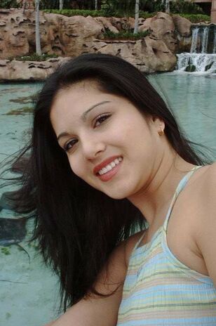 sunny leone warm pictures